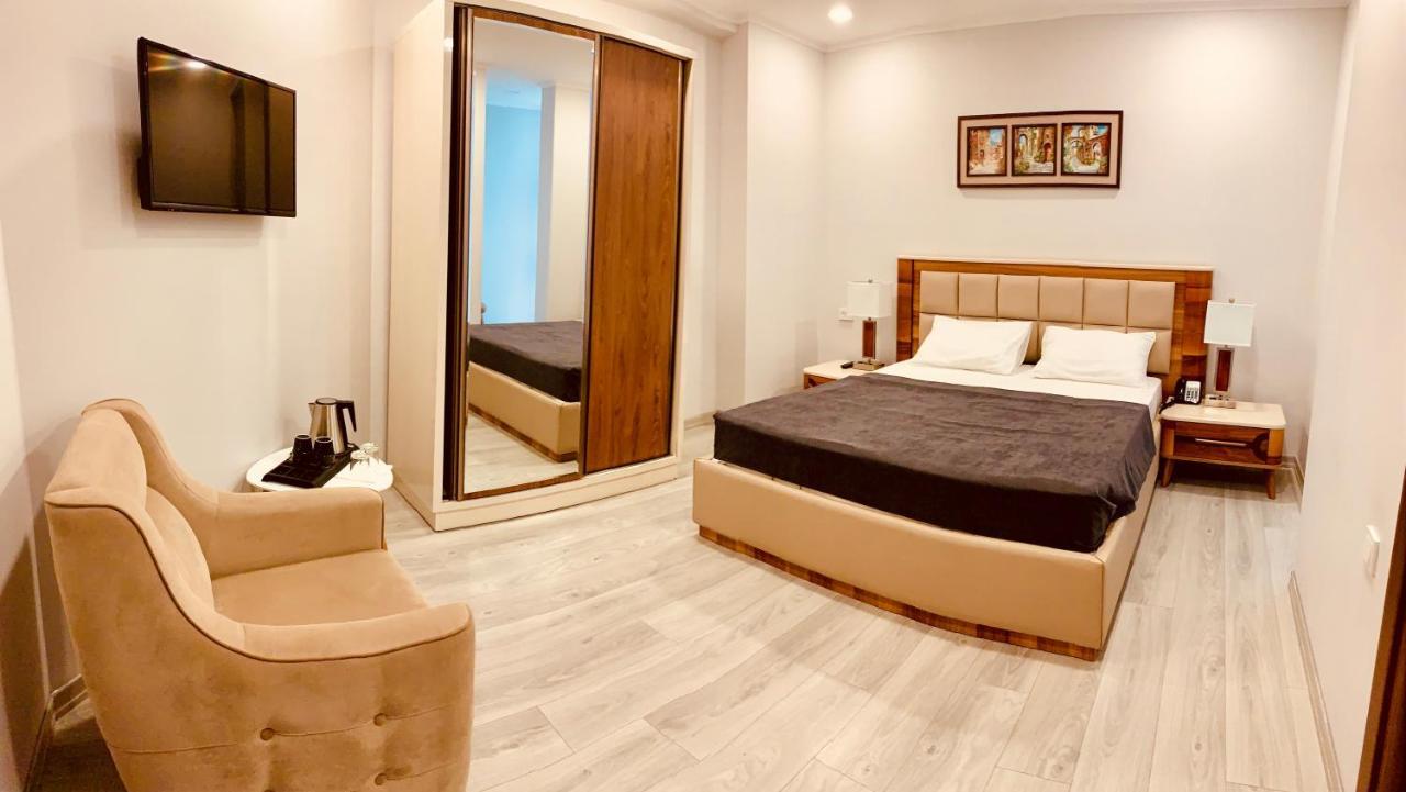 Hotel Tsereteli Palace Batumi Bagian luar foto