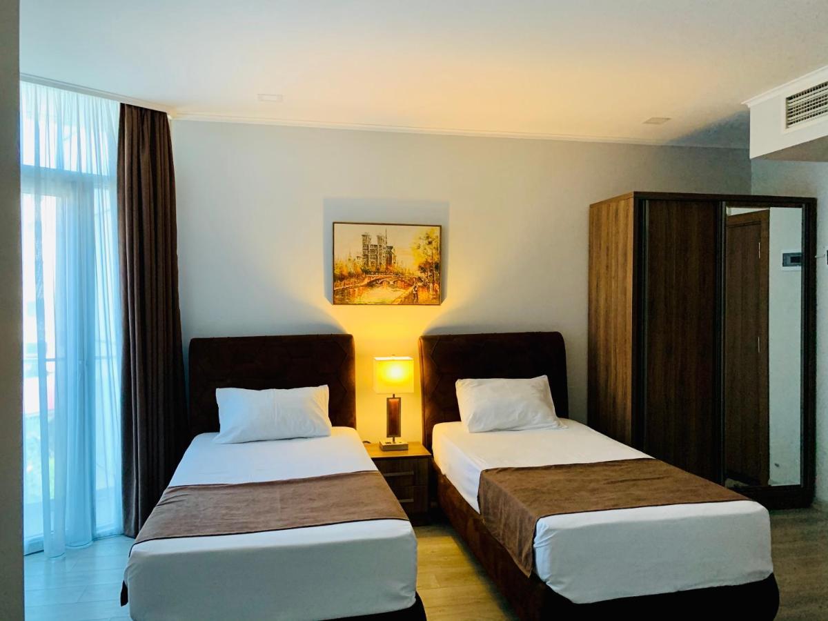 Hotel Tsereteli Palace Batumi Bagian luar foto