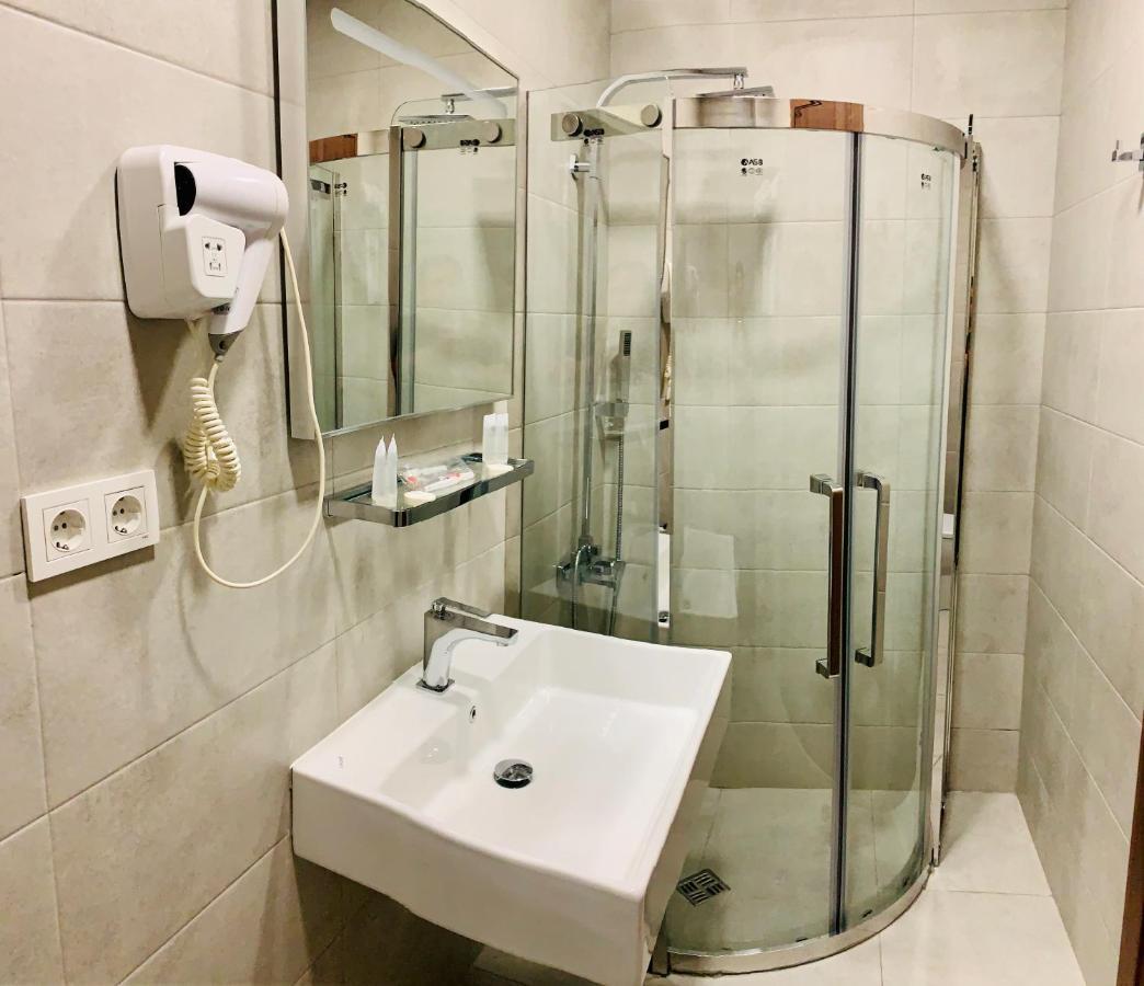 Hotel Tsereteli Palace Batumi Bagian luar foto