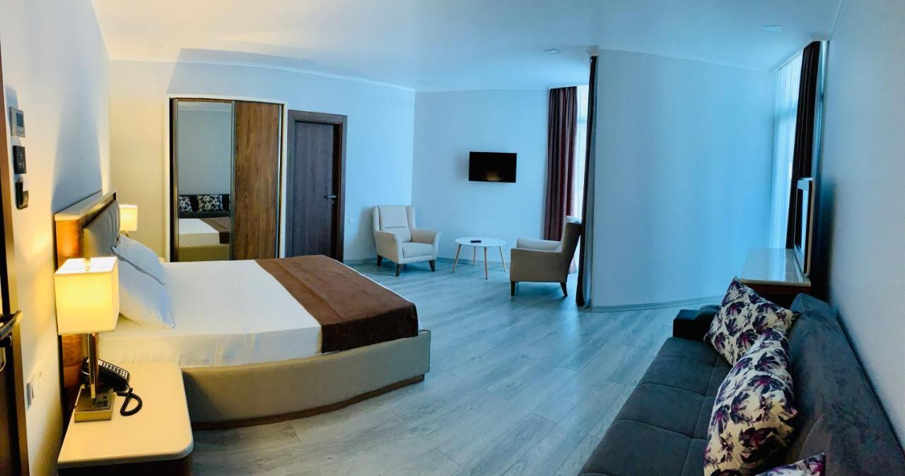 Hotel Tsereteli Palace Batumi Bagian luar foto